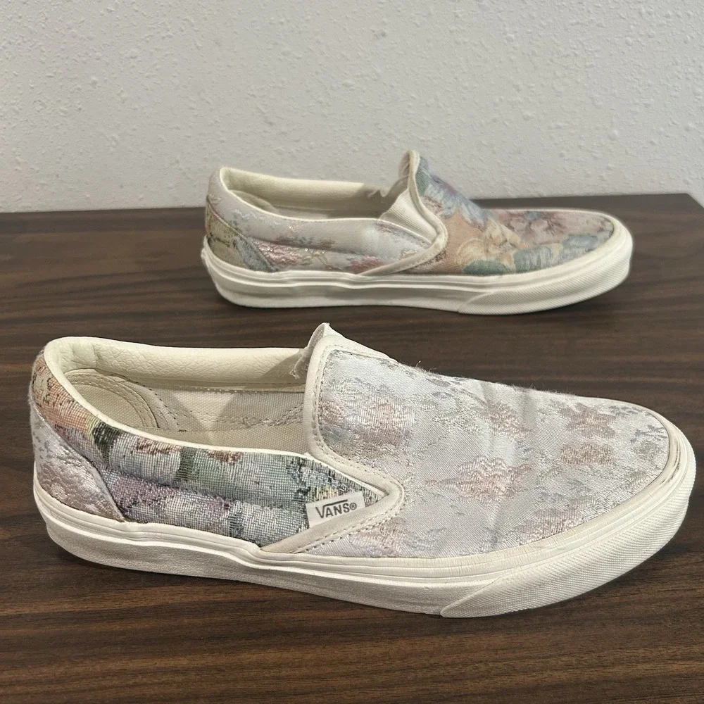 VANS Classic Slip-On Tapestry Floral Sneakers Womens Size 8.5 Urban Outfitters